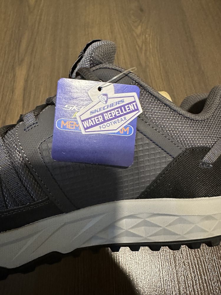 Чисто нови обувки skechers water repellent
