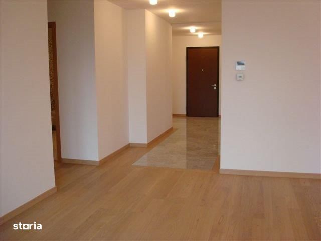 Spatiu comercial Victoriei 500 mp la  etaj