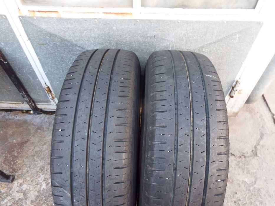 vand 2 anvelope de vara 215/70/15C nexen pret 250lei amandoua