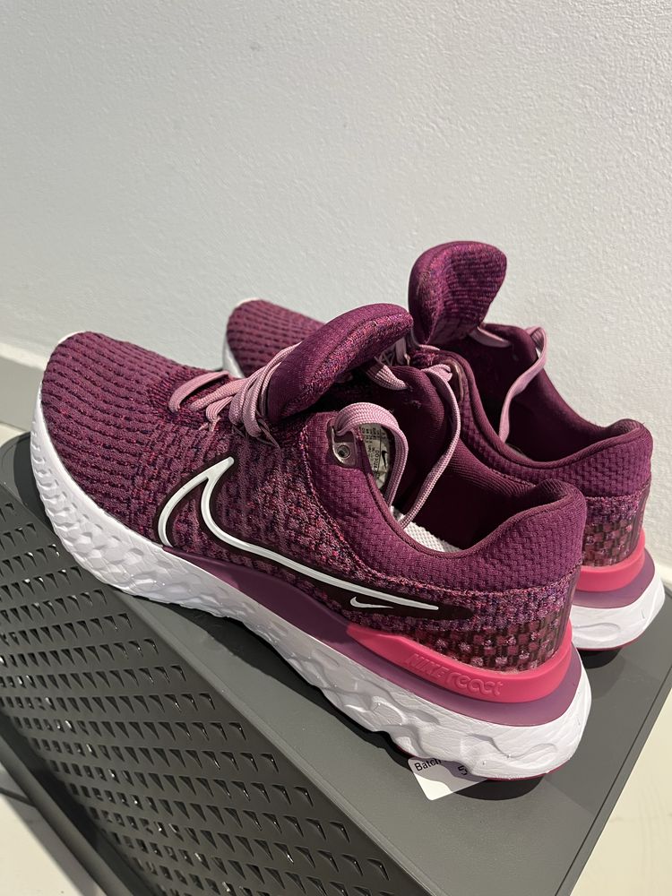 Adidasi femei , Nike , marime 41