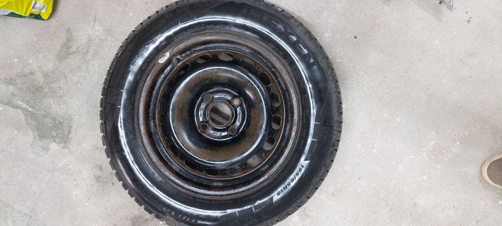 4 зимни гуми NEXEN 195/65R15 с джанти Audi 80 B4 – DOT 2024, като нови