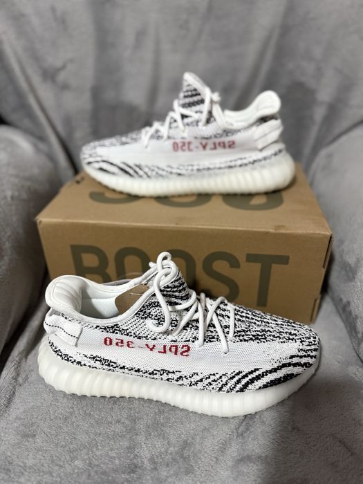 YEEZY 350 V2 Zebra