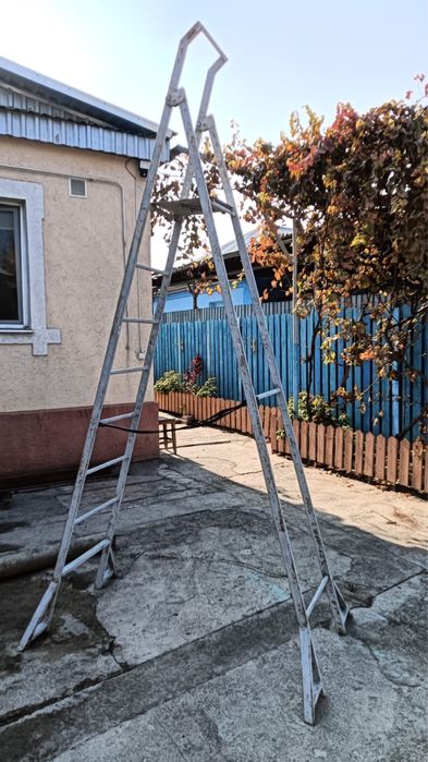 Стремянка метал раскладная.