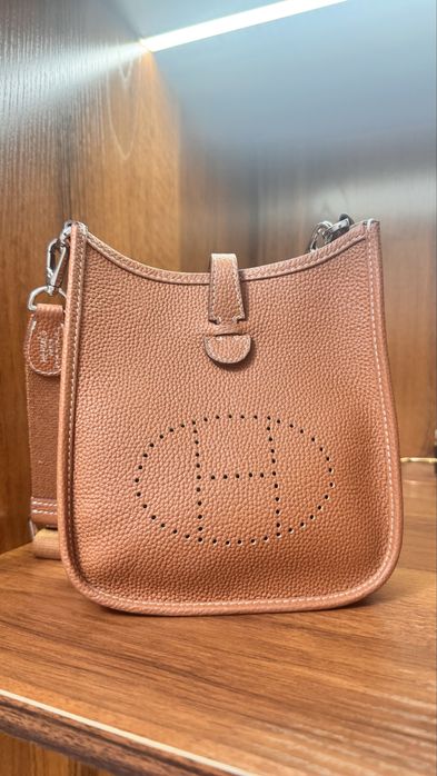 Продам сумку Hermes через плечо