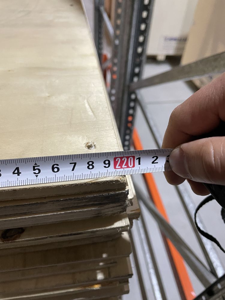 Продам фанеру. Размеры 2.2 м на 1.1 м  1 см в толщину.