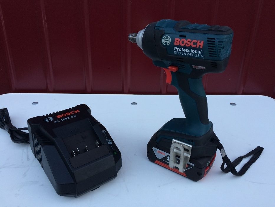 Bormasina / Masina de insurubat cu impact BOSCH - GDS 18 V-EC 250