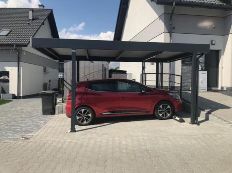 Carport metalic fotovoltaic o masina