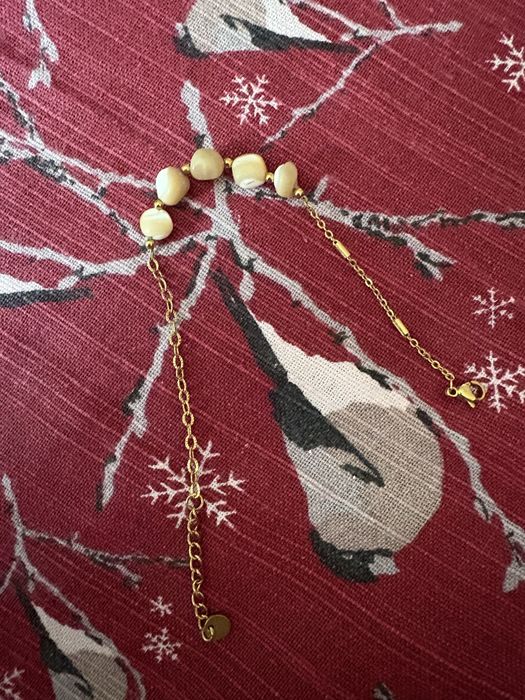 Bratara aurie cu pietre albe