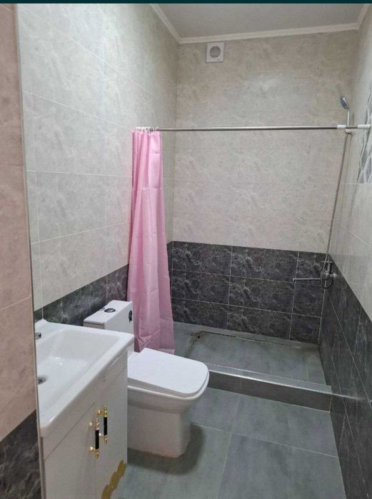 Urganch shaxar NBU bank yonida uy sotiladi