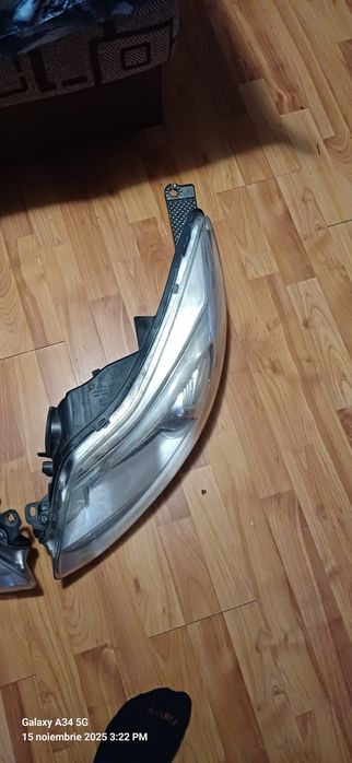 Faruri ford focus mk 3 xenon cu lumina de zi led