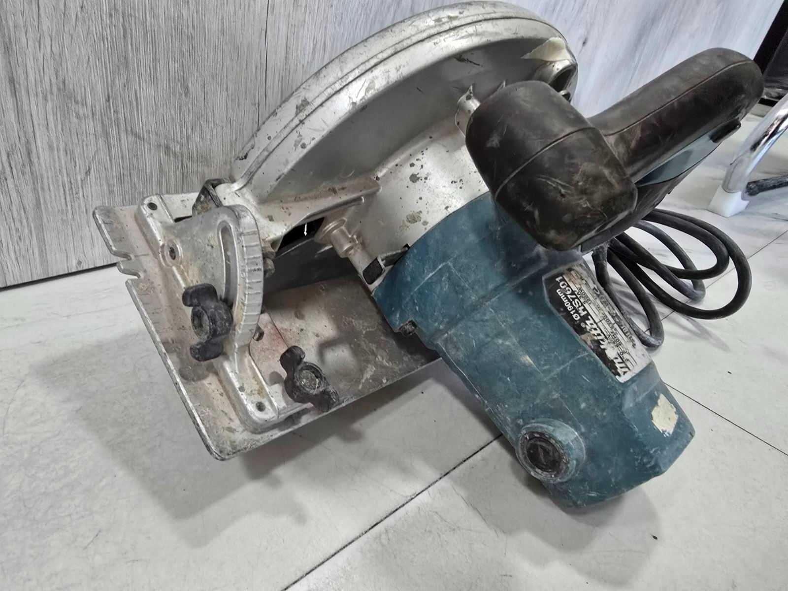 Циркуляр MAKITA HS7601