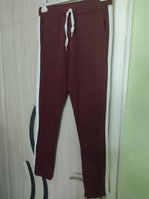 Pantaloni trening, blugi și pantaloni stofa .