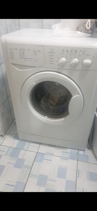Masina de spalata Indesit defecta