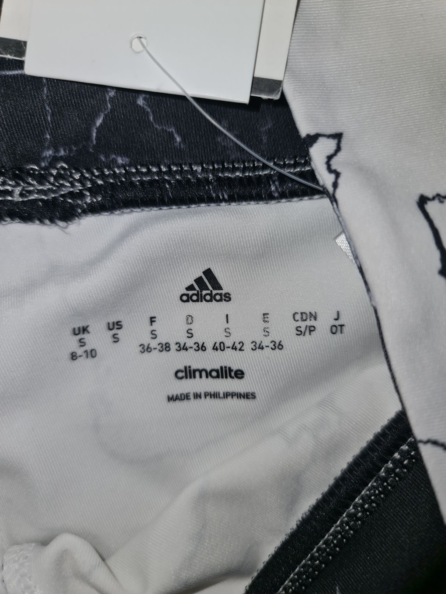 Оригинални Къси панталонки adidas, размер 8-10