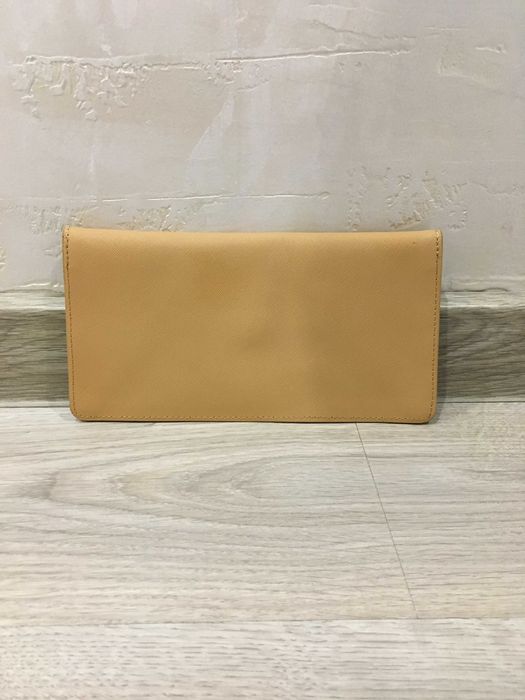 DKNY клъч портфейл в бежаво и лила