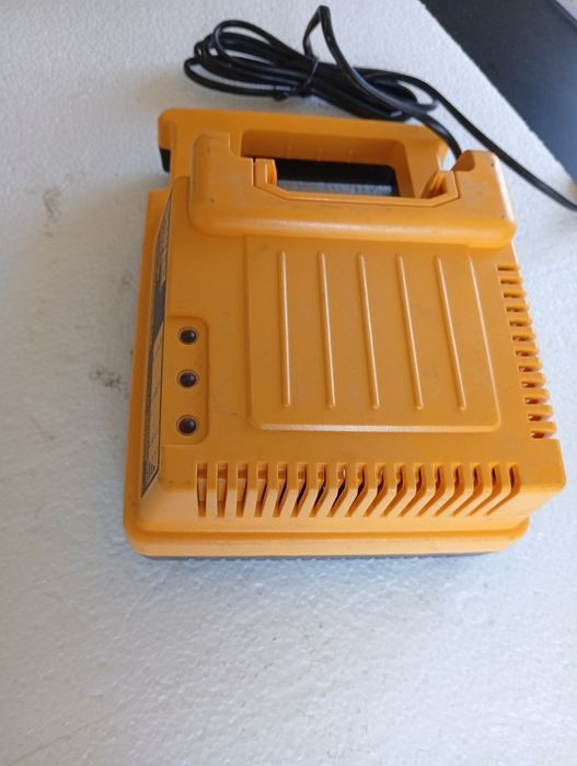 Încărcător dewalt 36v