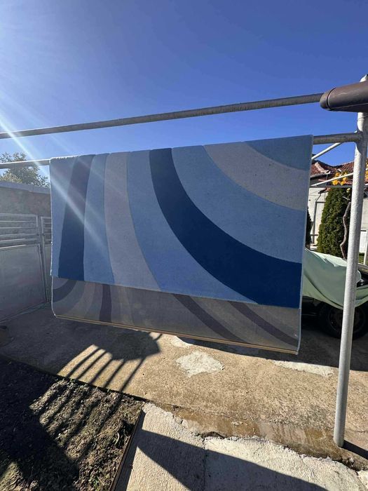 Килим с отличителни шарки