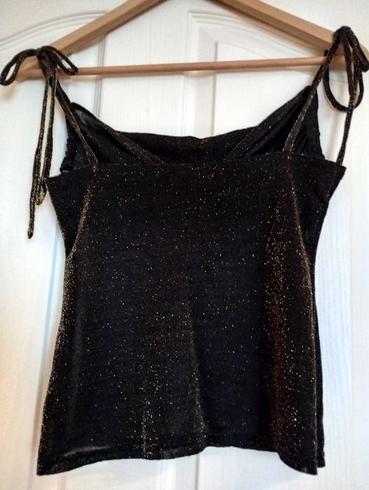 Елегантен дамски костюм 42 размер . Подарък дамски топ