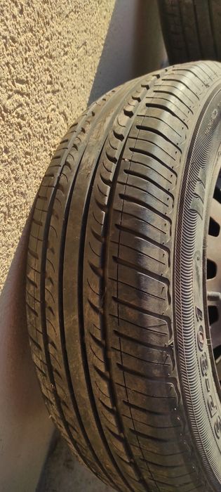 Vand 4 anvelope Austone Athena de vara 175/70/R14 cu tot cu jantel