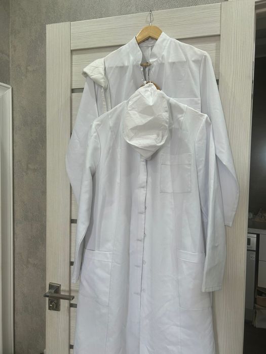 Продаются медицинские халаты в комплекте с шапочкой