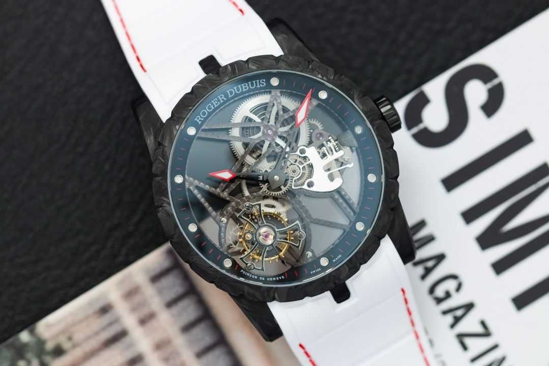 Roger Dubuis Flying tourbillon Carbon case