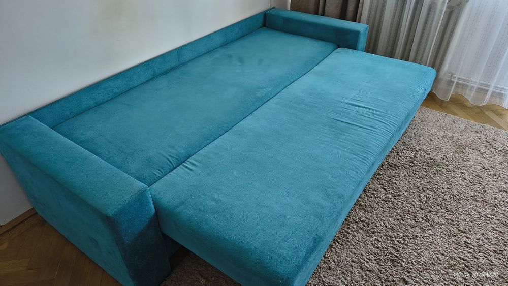 Vând canapea extensibilă in stare bună.