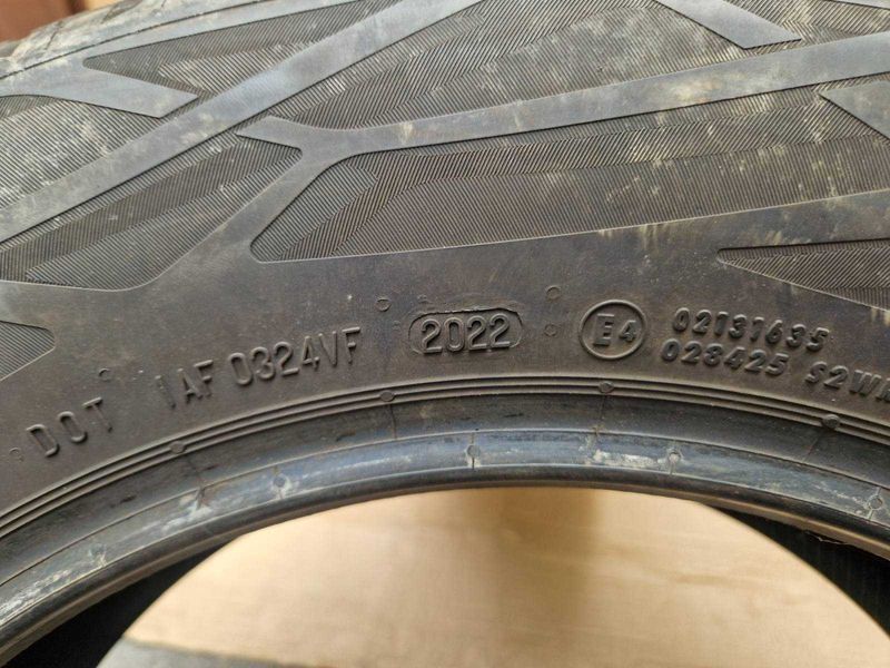 2 Continental R17 215/65
летни гуми 
DOT2022