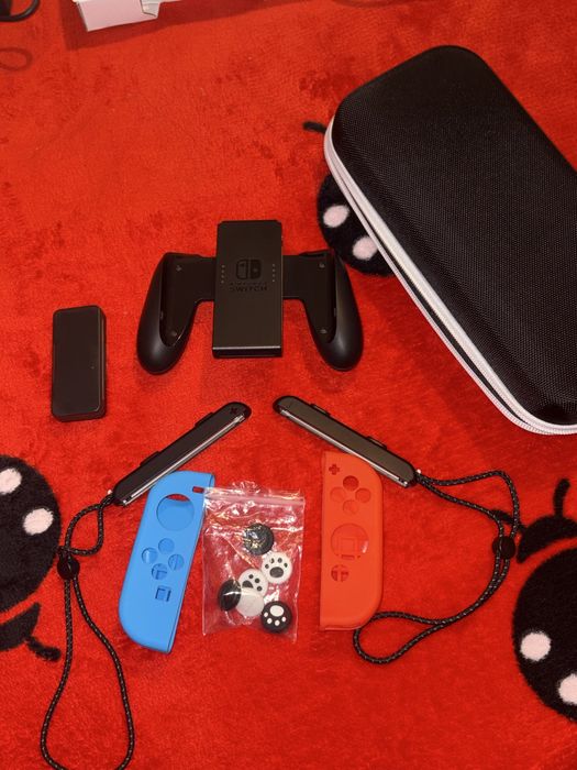 Nintendo Switch OLED,alb/negru,Marokart deluxe8,stare buna!!