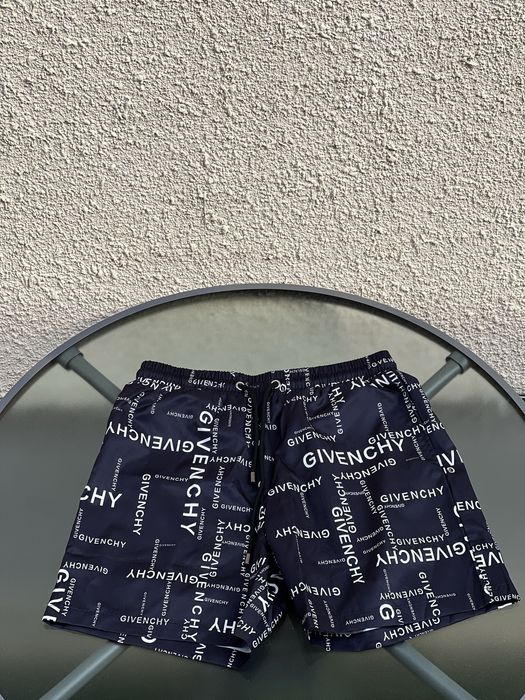 Pantaloni scurti de vara