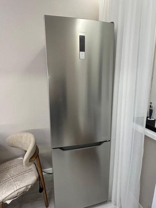 Продаю холодильник MIDEA высота 1 метр 85см