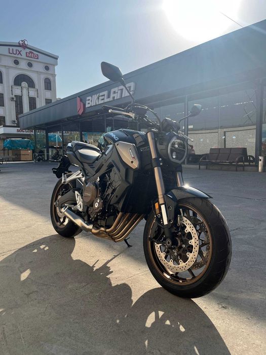 Новый стритбайк ZEN CB800