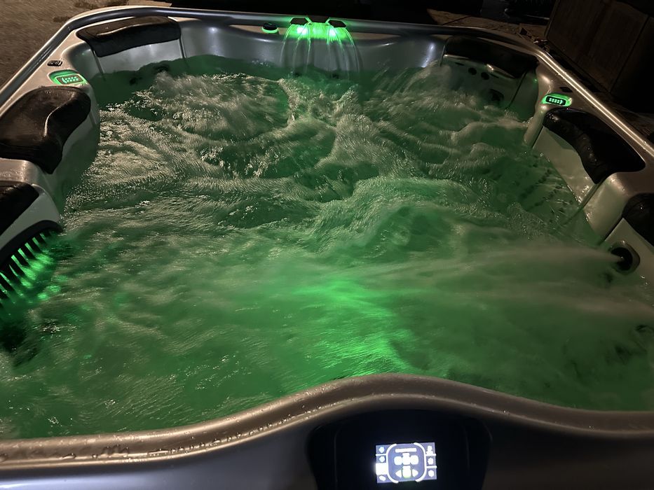 Супер луксозно джакузи всички екстри за модела цена 9500 л черен петък