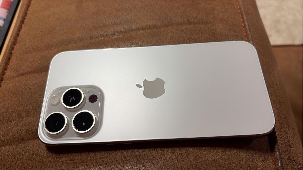 iPhone 15 Max Pro 256GB- White Titanium, stare impecabilă