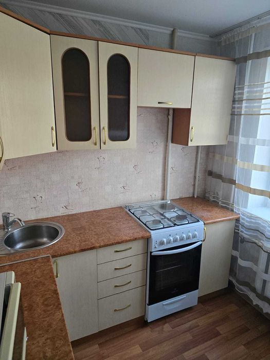 Продам однокомнатную возле уюта