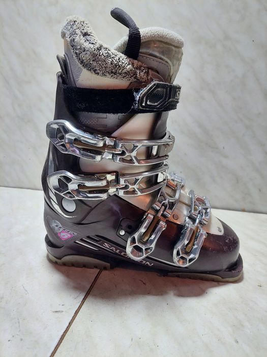 Clapari ski schi Salomon mondo  24,5 corespunde mărimii 37-38