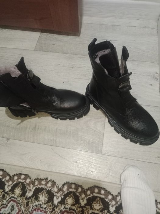 Продам зимние сапоги  женские