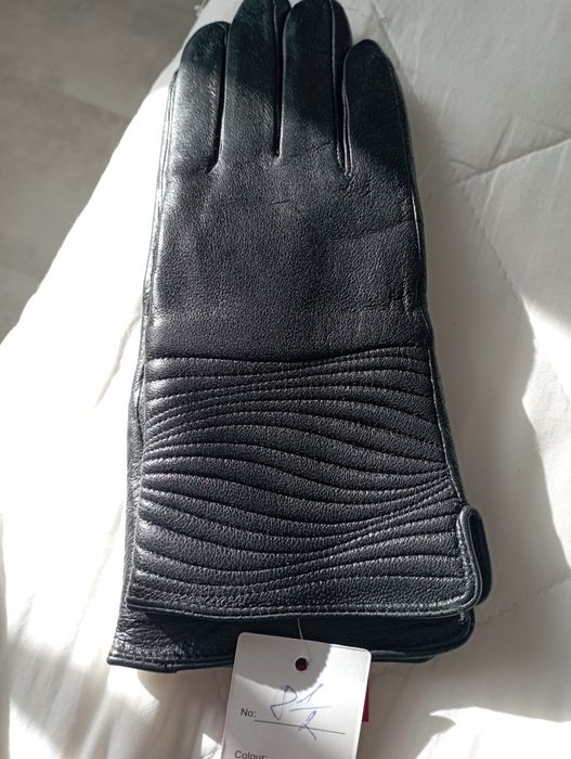 Кожени ръкавици .