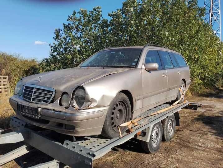 Мерцедес Е 320 CDI  и 124 на 4асти