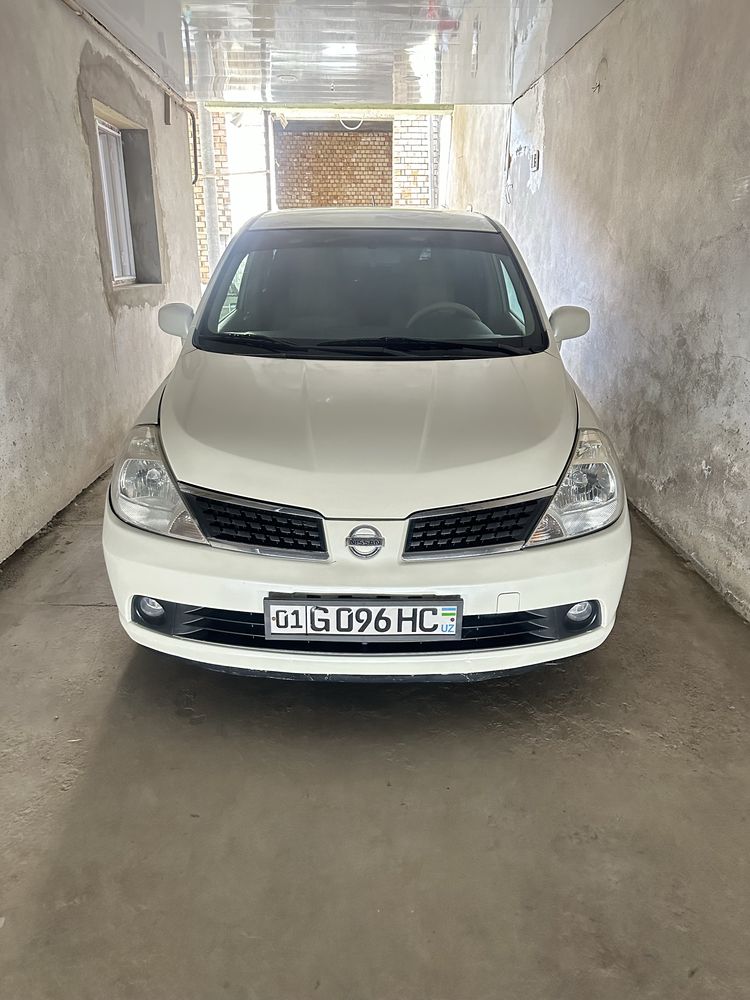 Nissan tiida sotiladi