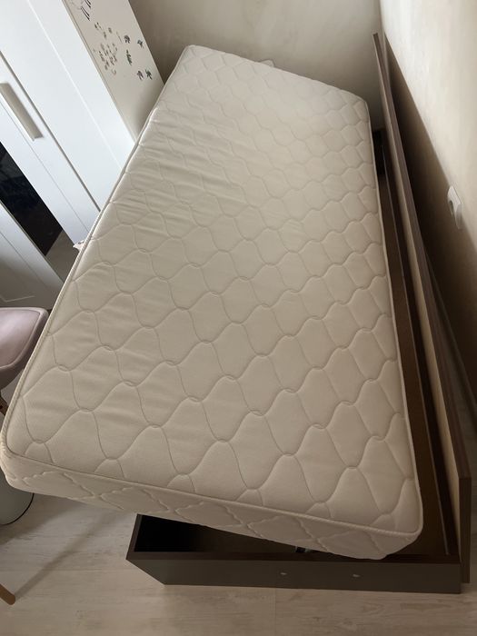 Ъглови легла 2 бр. с матраци.