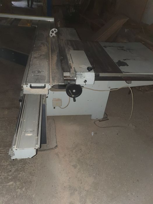 Circular cu incizor marca holzprod . Utilaj industrial stare perfrcta