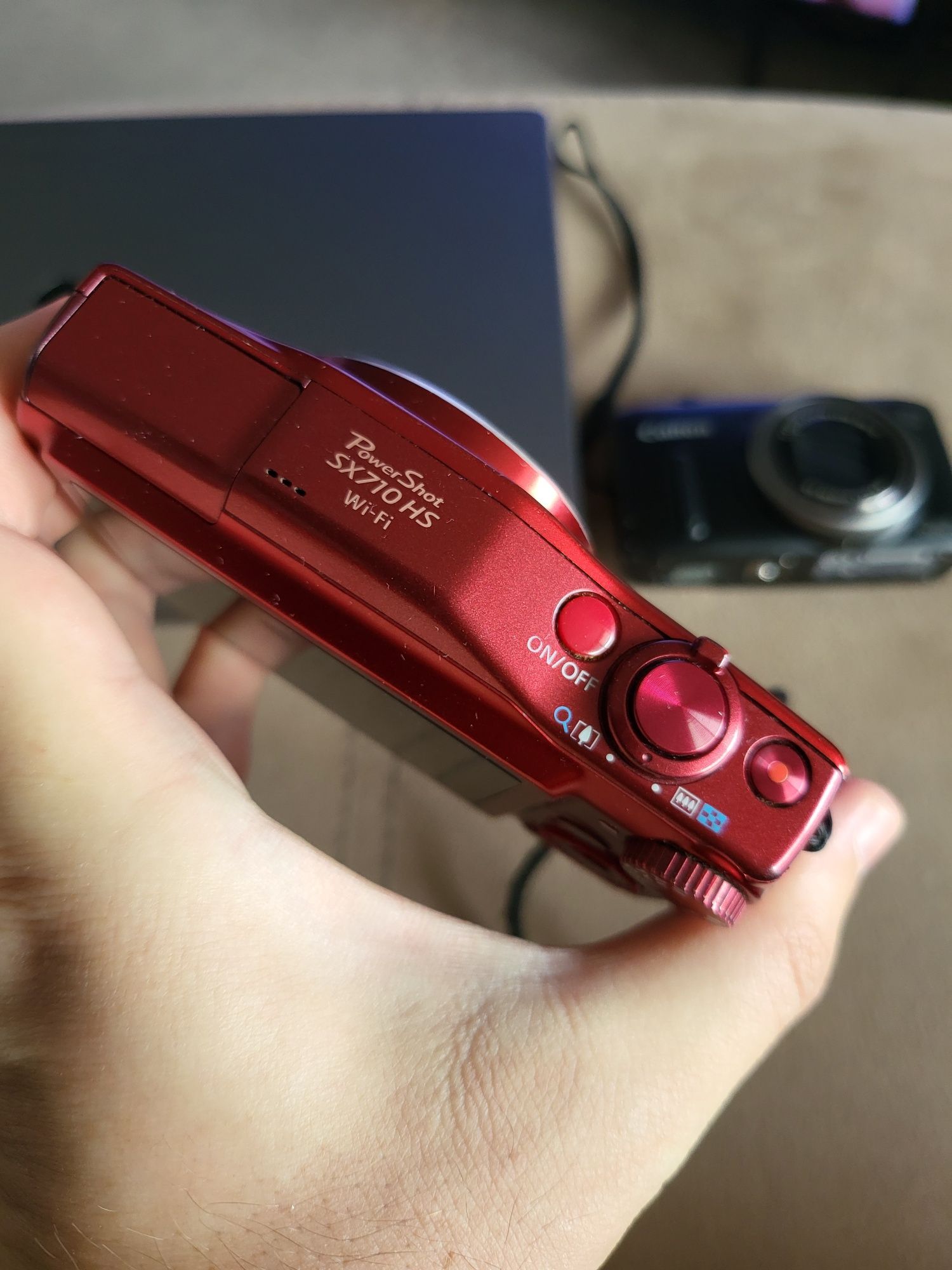 Canon PowerShot SX710 HS WiFi червен