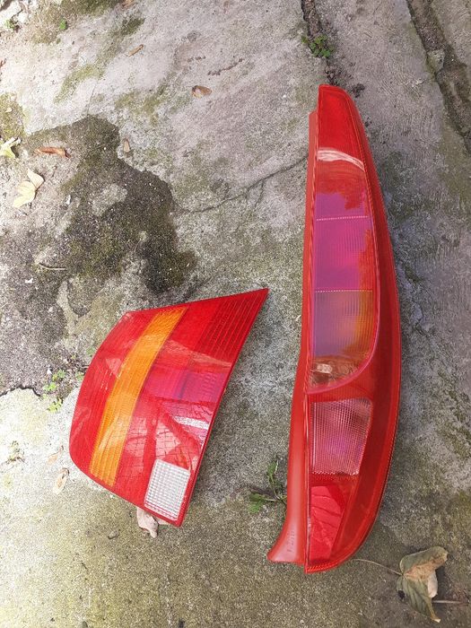 Stopuri dreapta spate Vw Golf 4 și Fiat Punto .nou