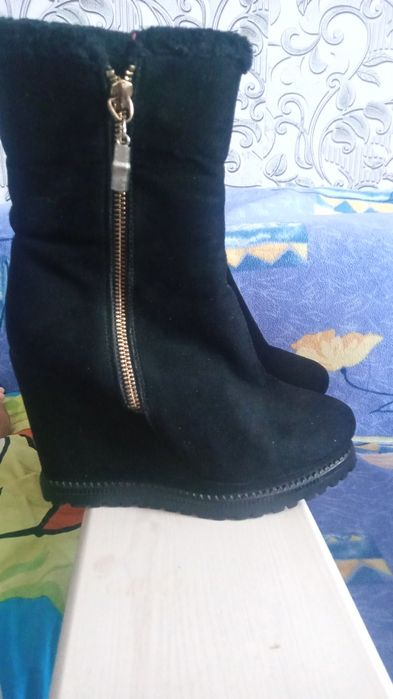 Отдаю женскую обувь