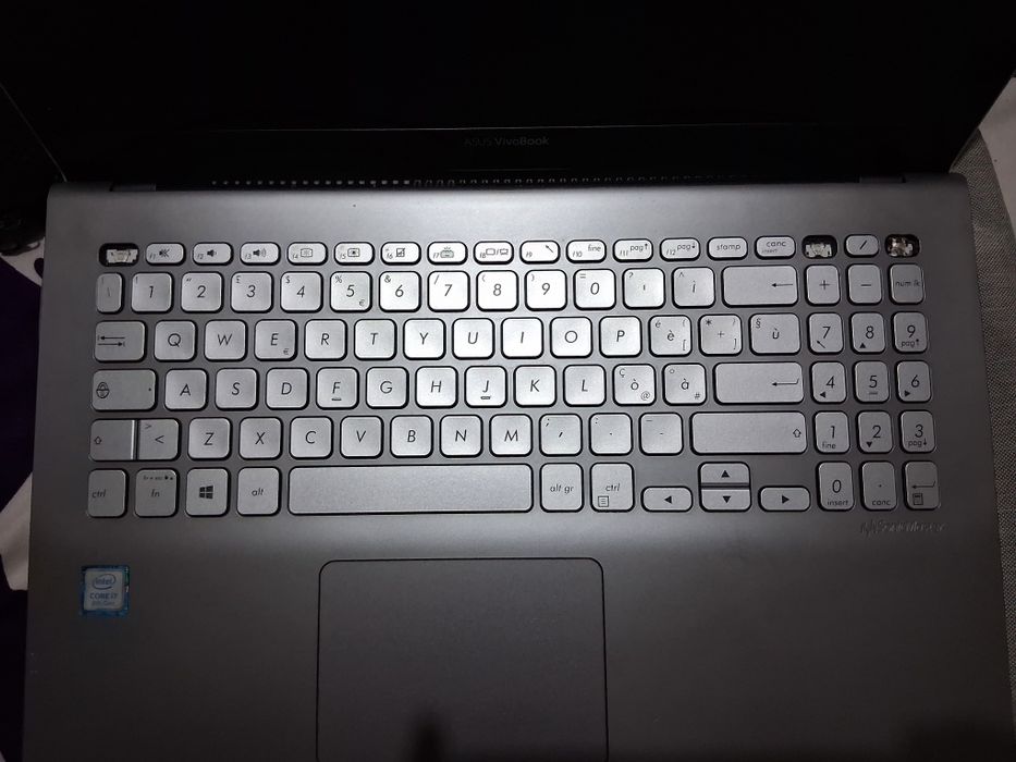 Laptopuri mai multe detalii în privat