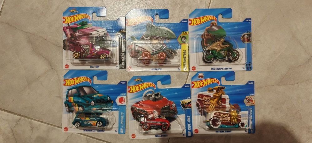 Колички hot wheels и matchbox