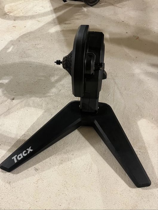 Tacx Flux велотренажор