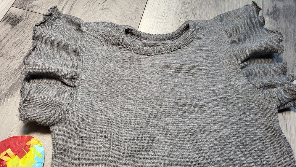 Vestă cu volănașe din lână merinos extrafină