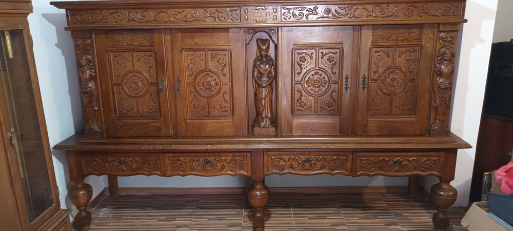 Mobila deosebita ,stare foarte bună comoda+vitrină ,adusa din Belgia,