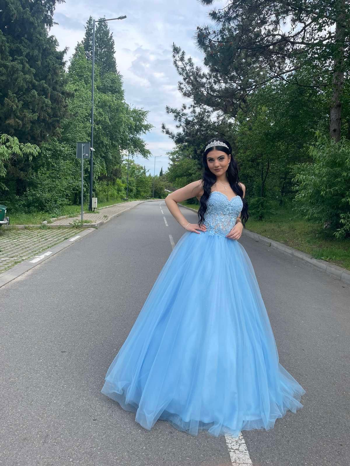 Бална рокля тип принцеса в светло син цвят и обувки